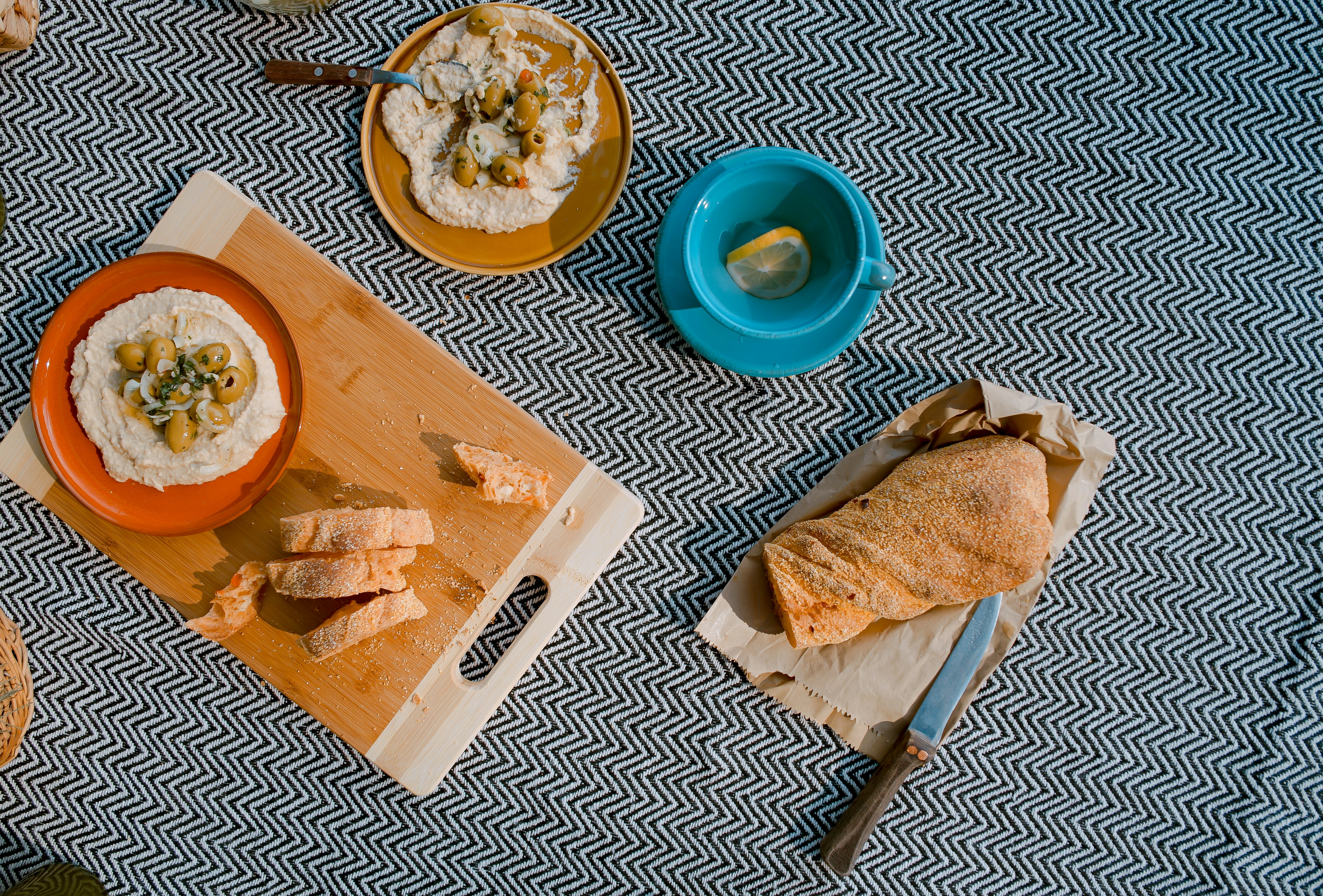 sliced of bread on chaffing board